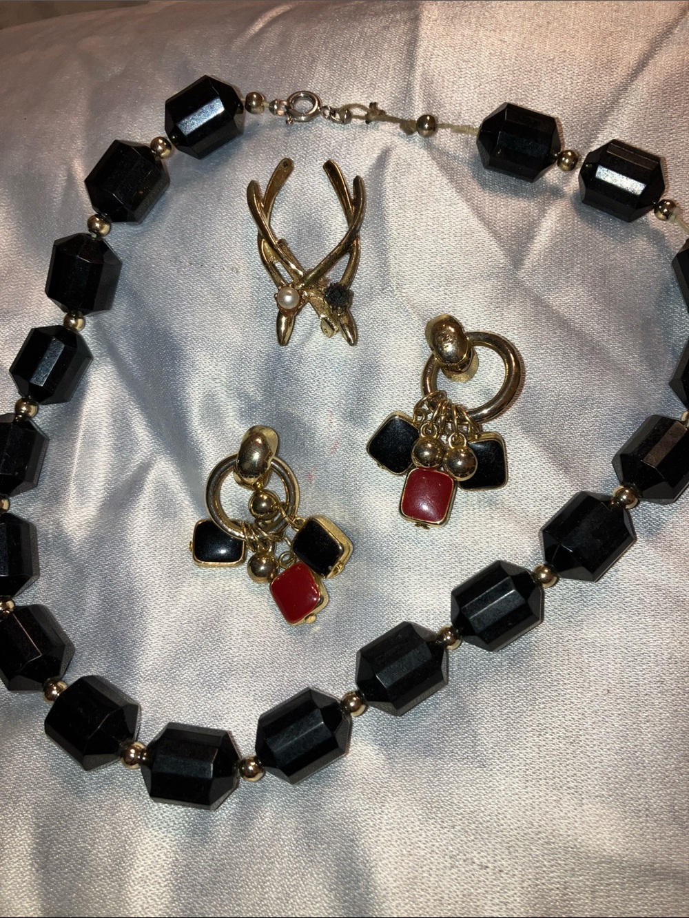 Vintage Gold-Tone Necklace with Black Beads and Red Accent earrings & Broach